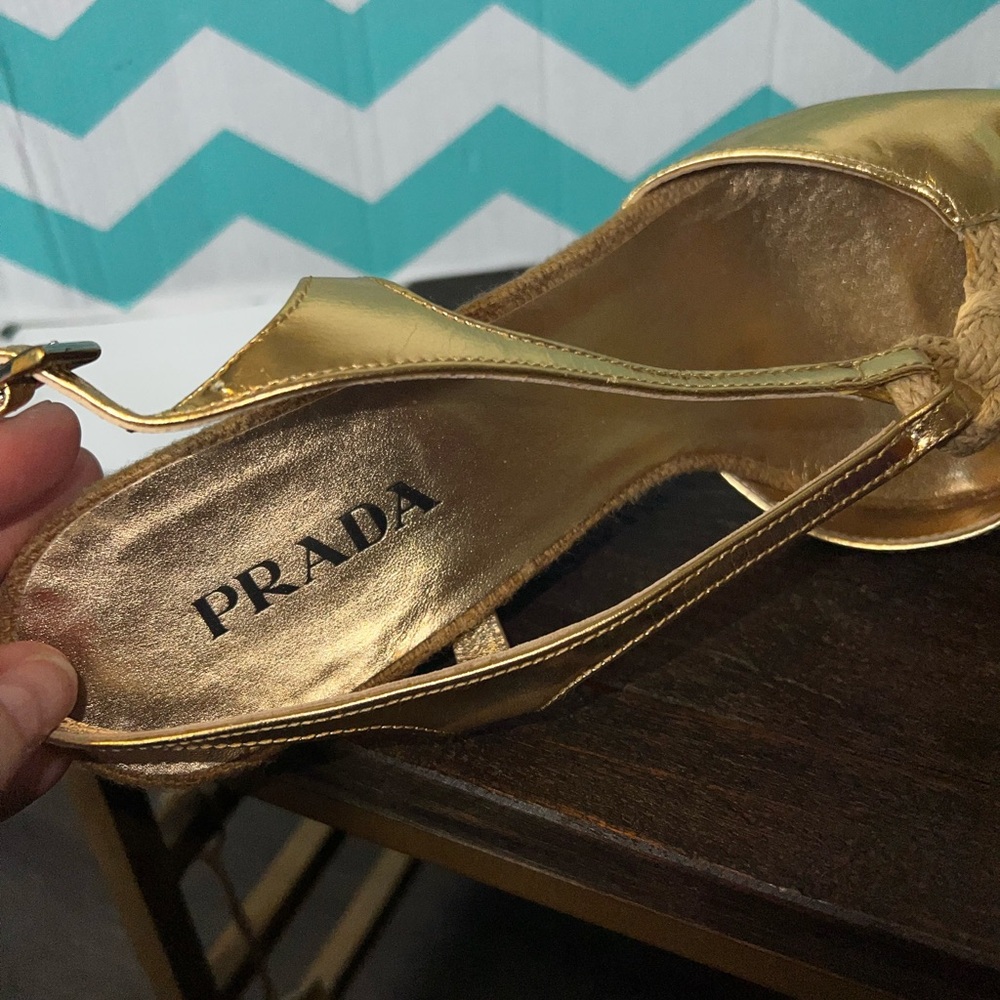 Prada Metallic Gold Straw Raffia Wedge Sandals Women's Size EU 39 - Picture 6 of 8